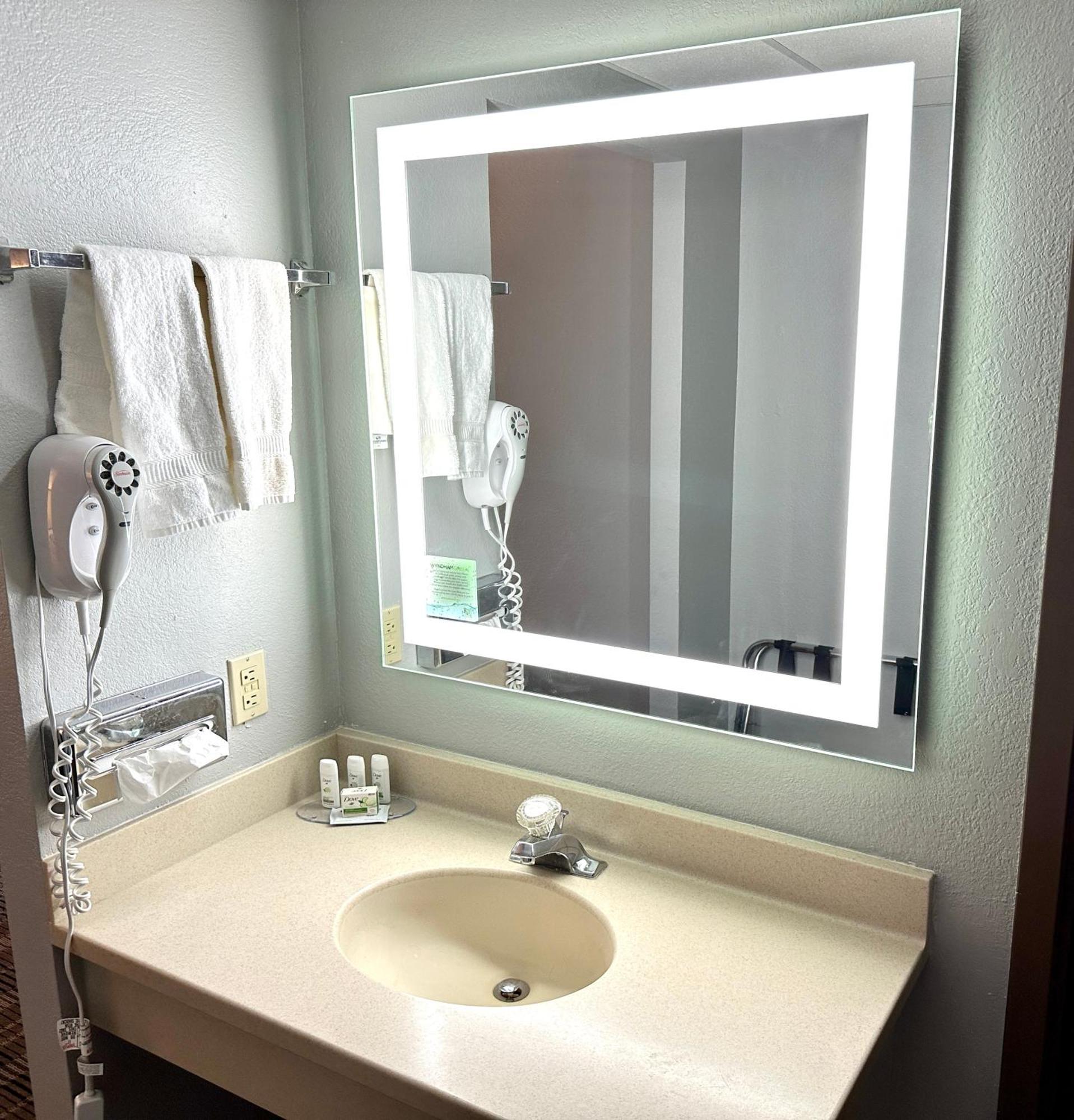 Americinn & Suites By Wyndham Baraboo Event Center Kültér fotó
